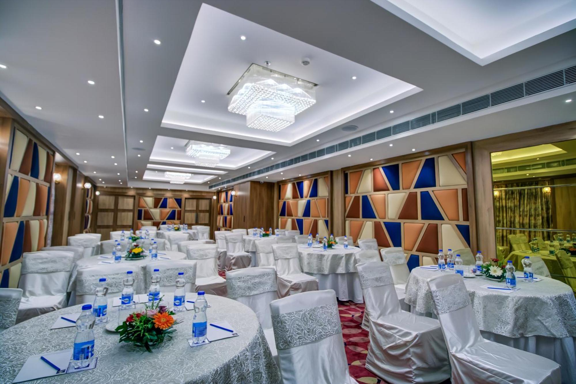 Cozzet Victoria Hotel Bhubaneswar Eksteriør billede