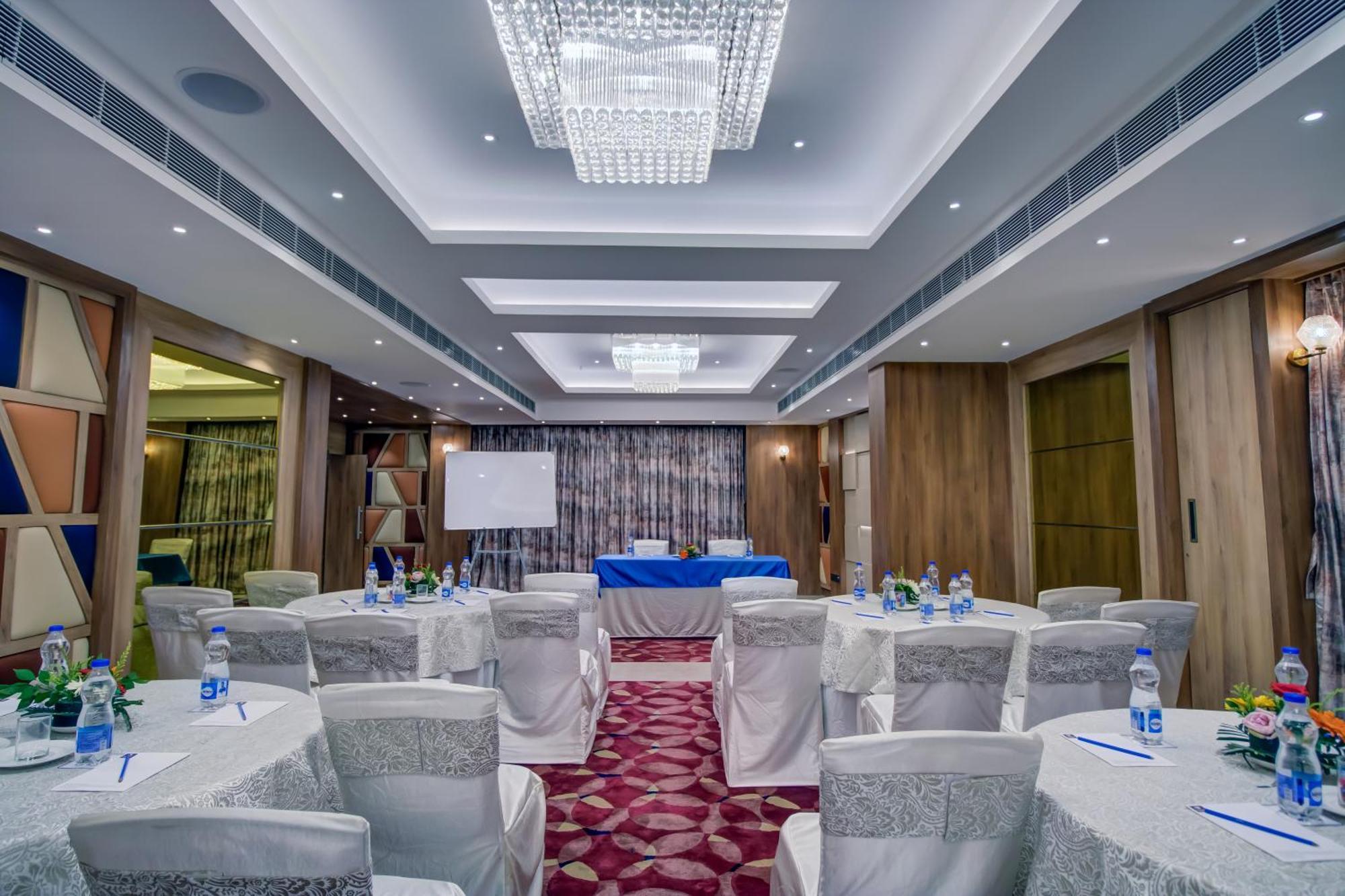 Cozzet Victoria Hotel Bhubaneswar Eksteriør billede