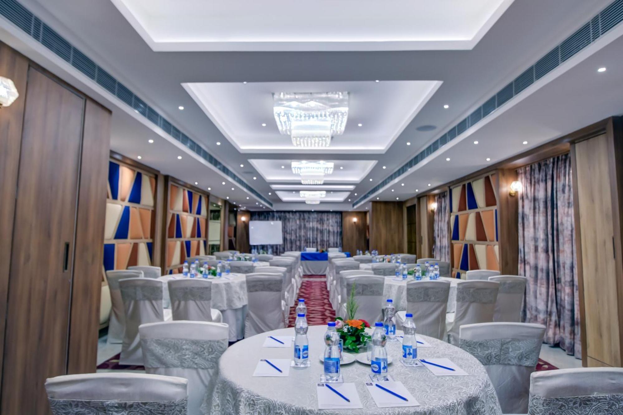 Cozzet Victoria Hotel Bhubaneswar Eksteriør billede