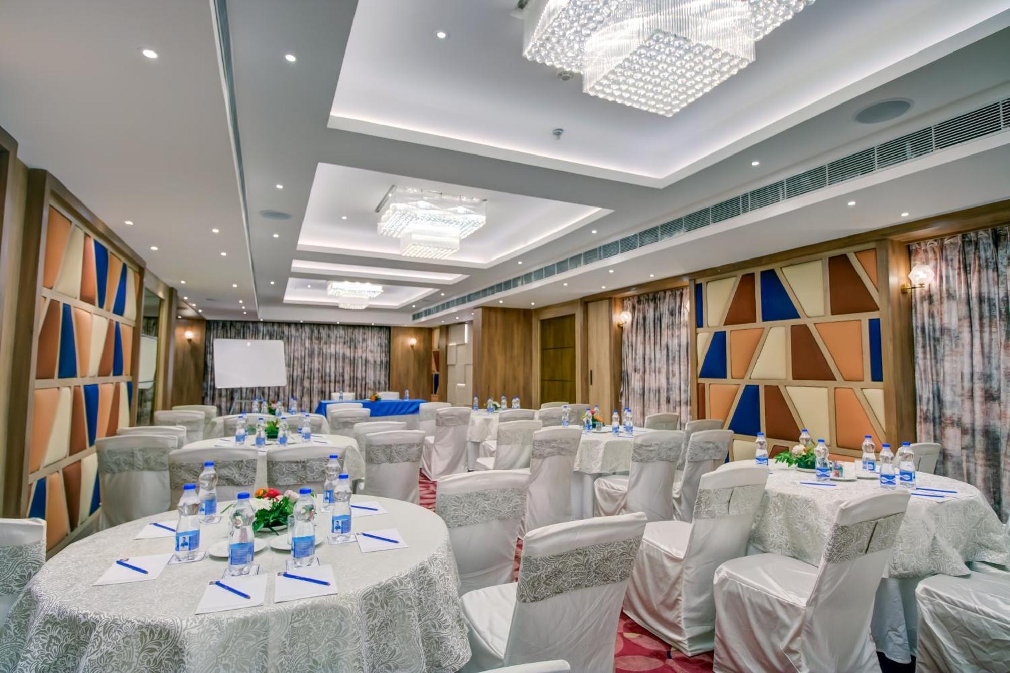 Cozzet Victoria Hotel Bhubaneswar Eksteriør billede