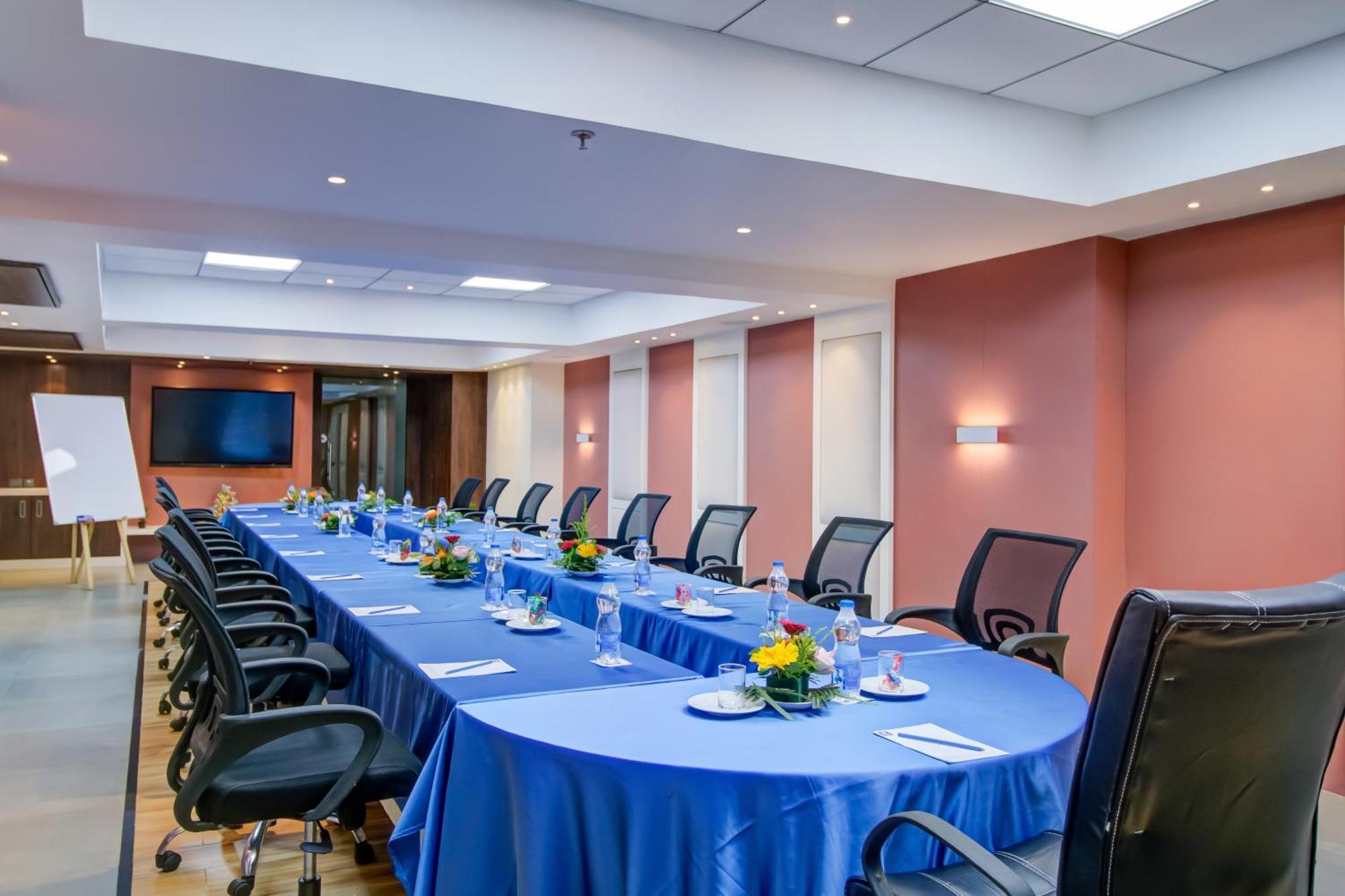 Cozzet Victoria Hotel Bhubaneswar Eksteriør billede