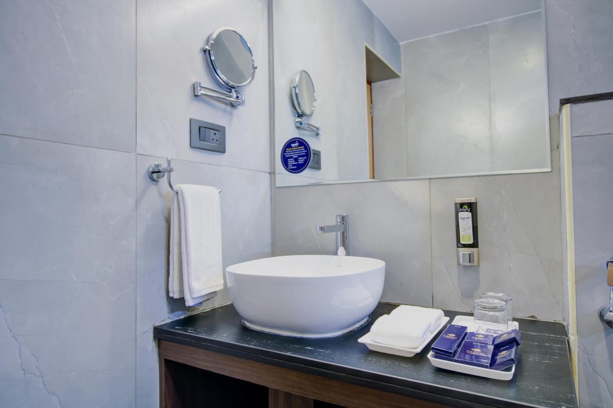 Cozzet Victoria Hotel Bhubaneswar Eksteriør billede