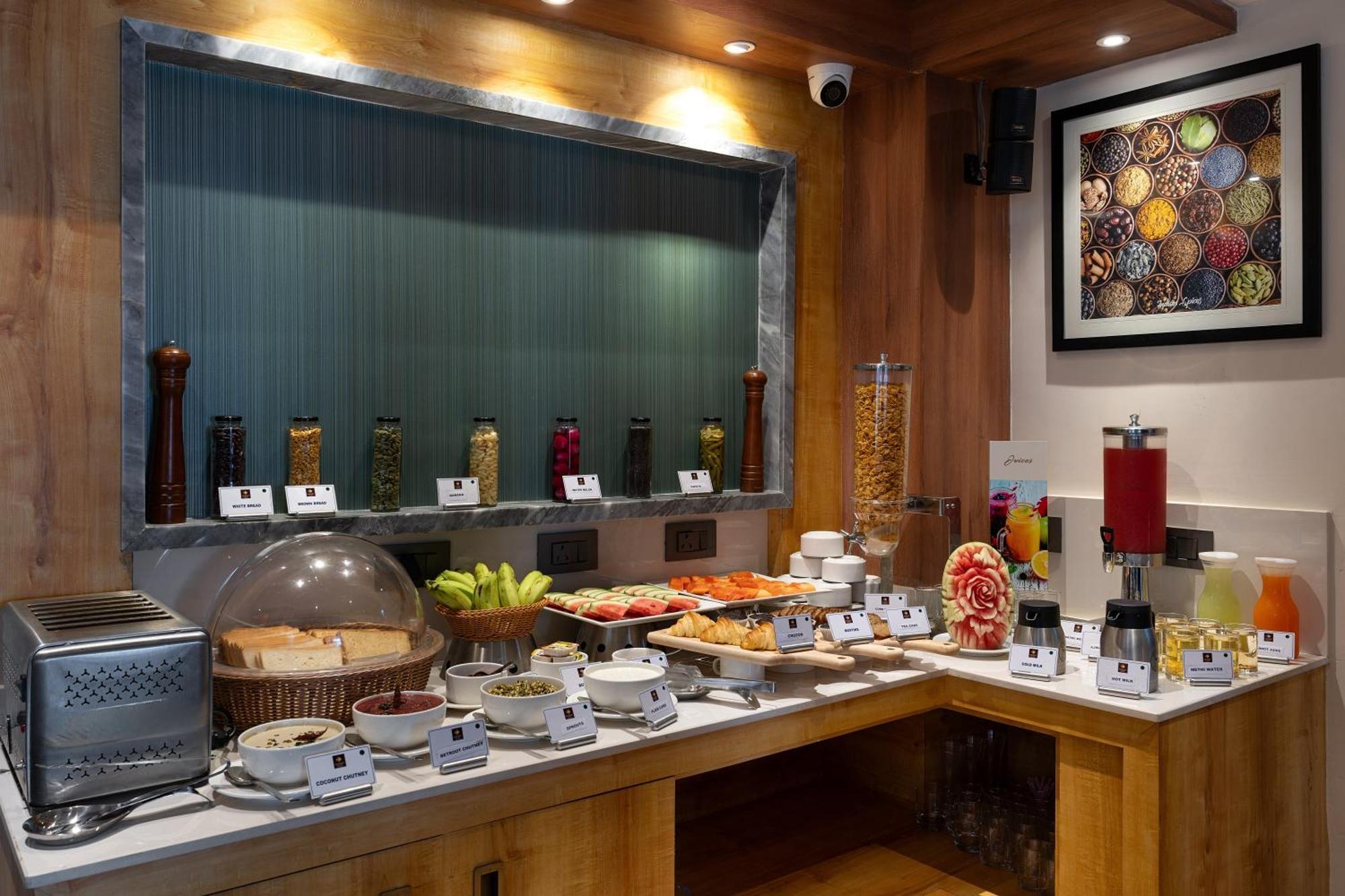 Cozzet Victoria Hotel Bhubaneswar Eksteriør billede
